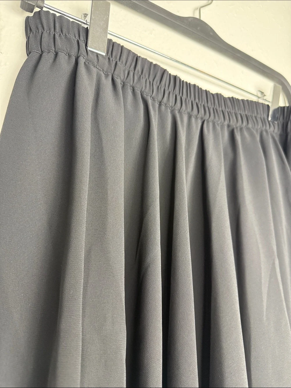 Vintage Valerie Steven’s Black Elastic Waist Midi Skirt
